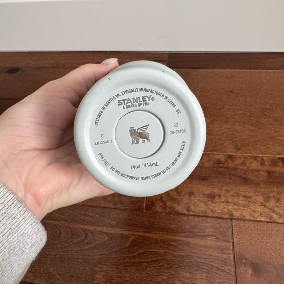 Stanley White and Blue Insulated Tumbler - Picture 3 of 6